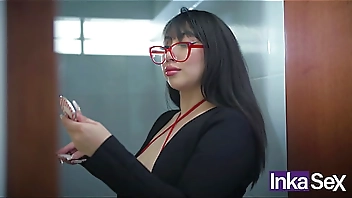 Psychologist with a big ass takes advantage of a young patient while performing sexual therapy